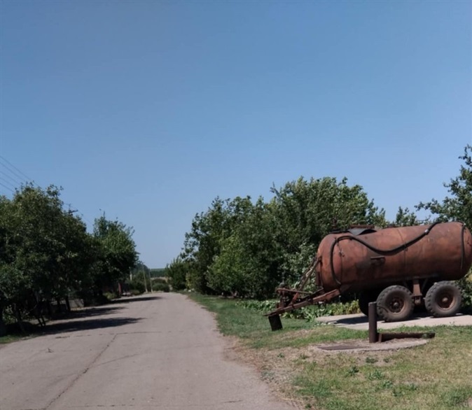 Бочка з водою в Токарівці