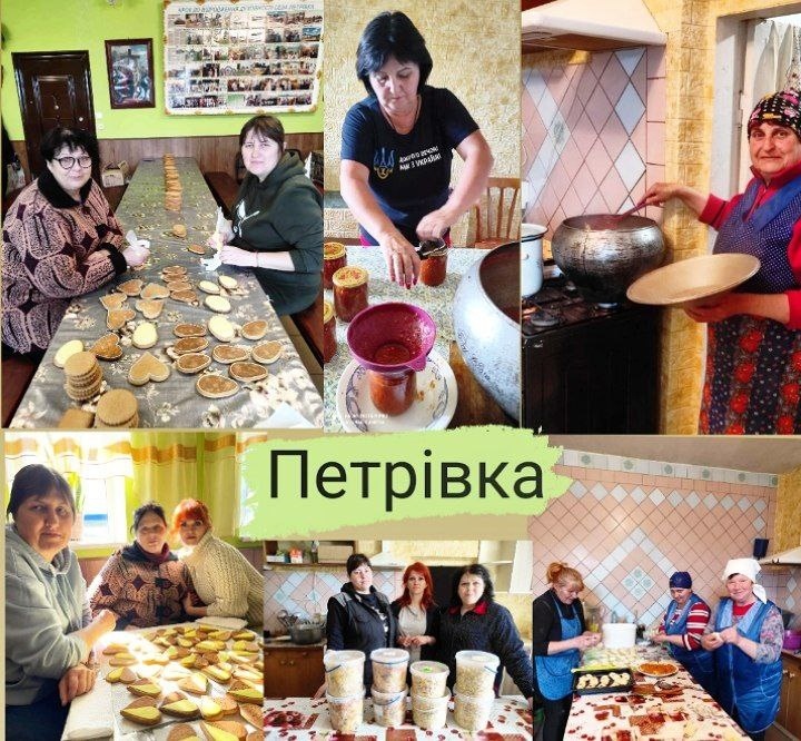 Працьовиті дівчата Петрівки.