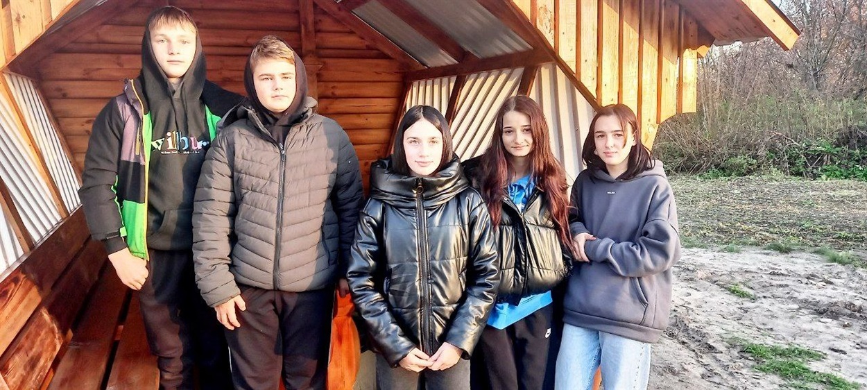 Богдан, Максим, Ірина, Олена та Аня. 