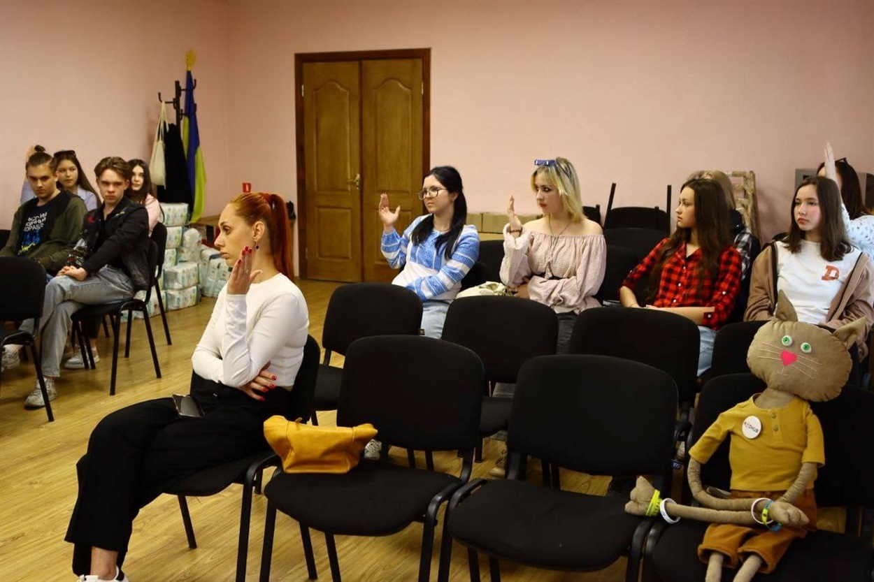 Голосування під час зборів та офіційного створення Наталинської молодіжної ради