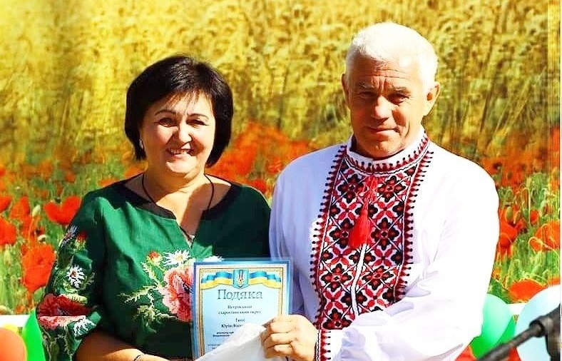 Юрій Тюпа разом зі старостою села Петрівка.